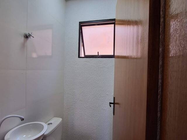 Sobrado para Venda em Caraguatatuba - 4
