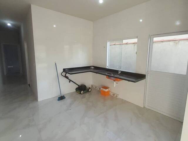 #385 - Casa para Venda em Caraguatatuba - SP